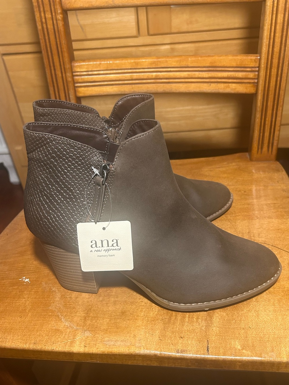 a.n.a. Palo Taupe/Brown Block Heel Ankle Booties NWT size 10 Medium